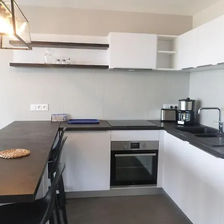 Superbe Pour 6 Avec Balcon, Piscine Chauffée Et Accès Direct à - Fr-1-194-255 Apartamento