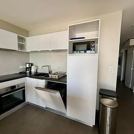 Appartement Superbe Pour 6 Avec Balcon, Piscine Chauffee Et Acces Direct A - Fr-1-194-255 *