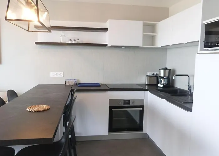 Superbe Pour 6 Avec Balcon, Piscine Chauffée Et Accès Direct à - Fr-1-194-255 Apartamento