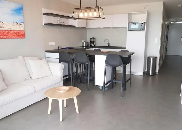 Superbe Pour 6 Avec Balcon, Piscine Chauffée Et Accès Direct à - Fr-1-194-255