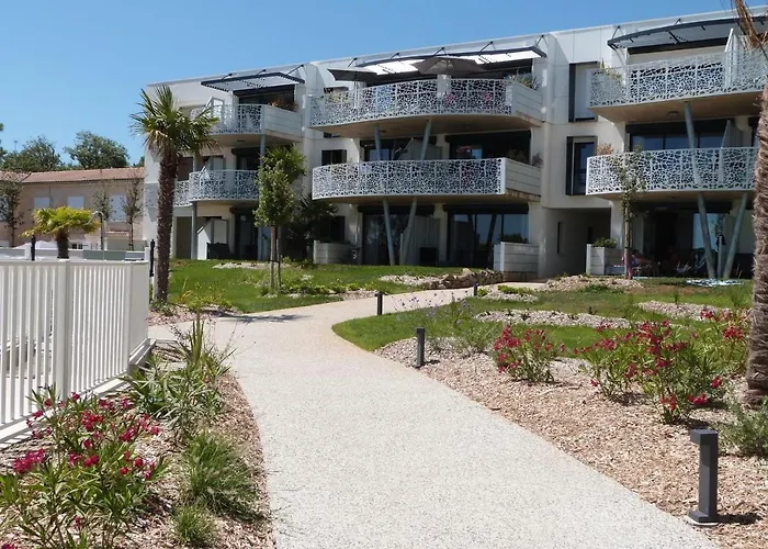 Superbe Pour 6 Avec Balcon, Piscine Chauffée Et Accès Direct à - Fr-1-194-255